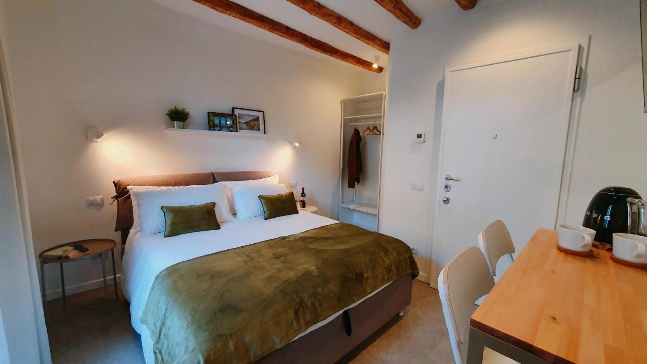 Foscolo 9 Room - Breakfast Комо Экстерьер фото